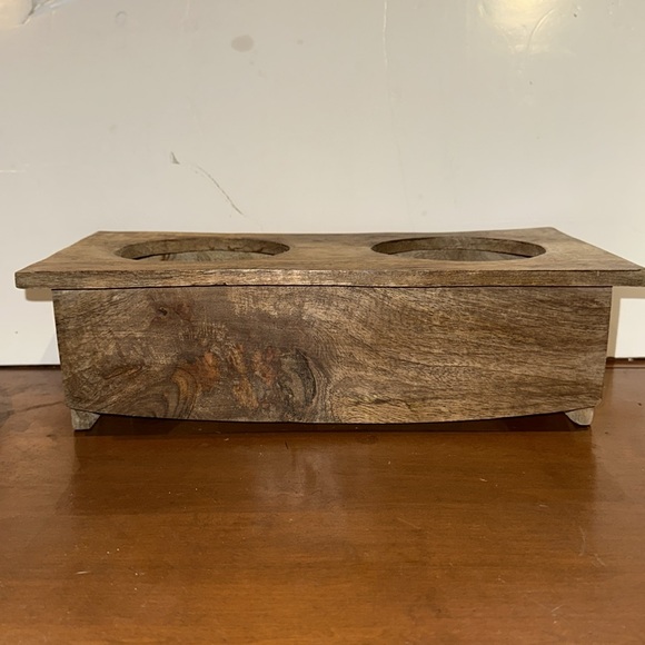 Elevated wooden pet feeding station. 14" x 7 x 4. - Picture 4 of 8
